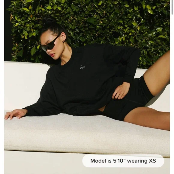 ALO Classic Black Crewneck - Picture 4 of 4